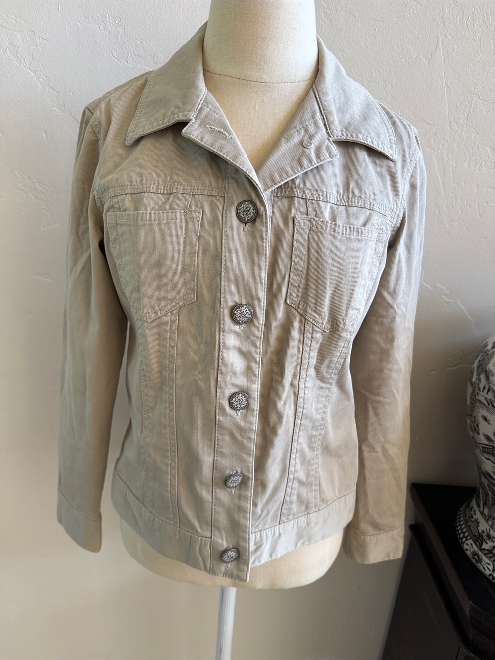 Chicos lightweight tan jacket size 0